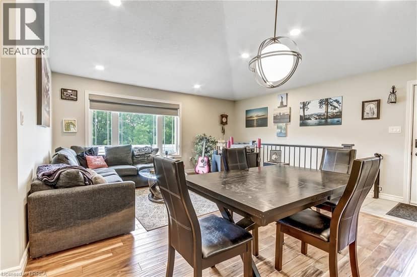 584616 BEACHVILLE Road — photo 4 of 26