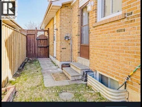 84 Simmons Boulevard, Brampton, photo 2