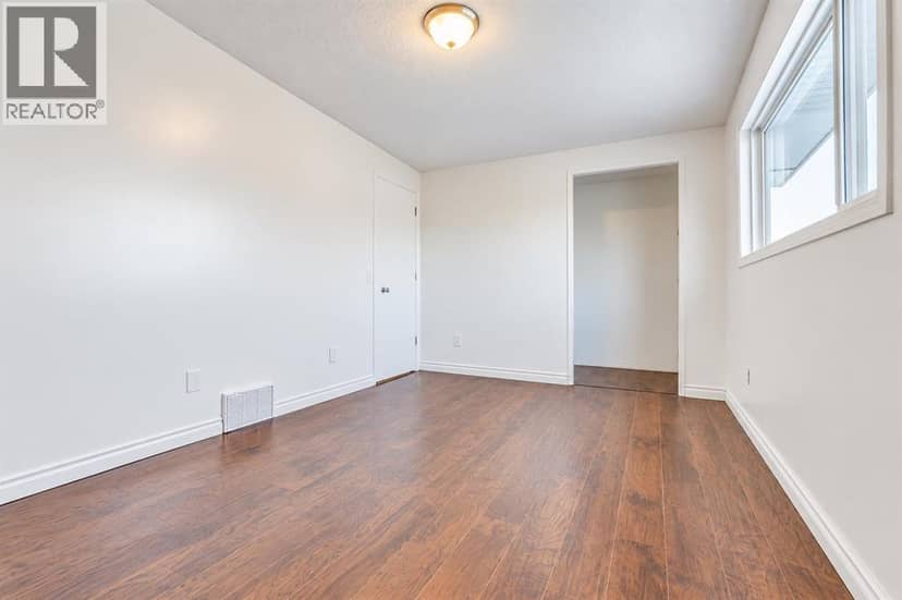 3131 Dover Crescent SE — photo 12 of 25