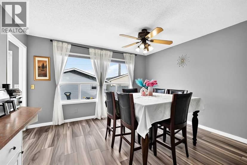 197 Tarington Close NE — photo 16 of 40