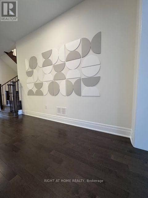 21 Casavant Court — photo 8 of 40