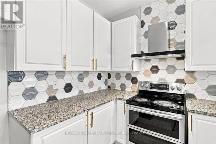 1053 Job Crescent — photo 12 of 40
