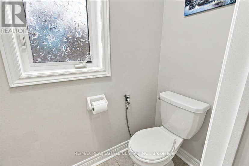 1053 Job Crescent, Milton, photo 5