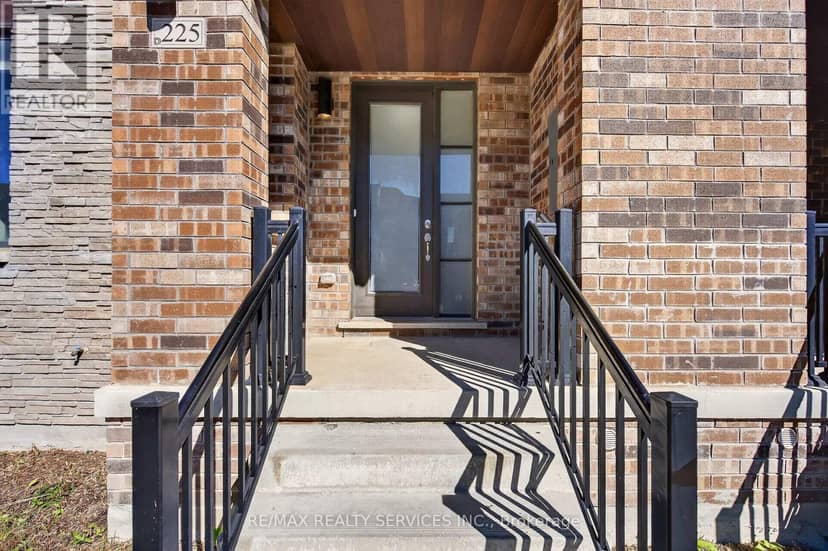 225 Coronation Road — photo 4 of 40