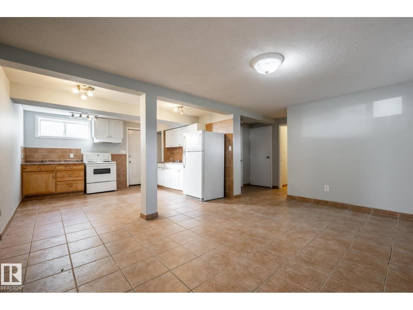 10619 129 AV NW — photo 11 of 40