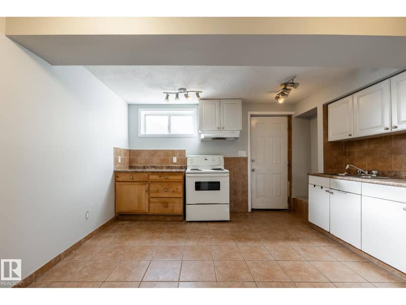 10619 129 AV NW — photo 15 of 40