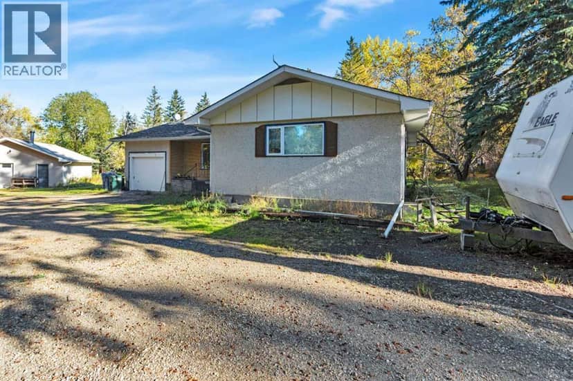 22 College Park Close, Red Deer, photo 2