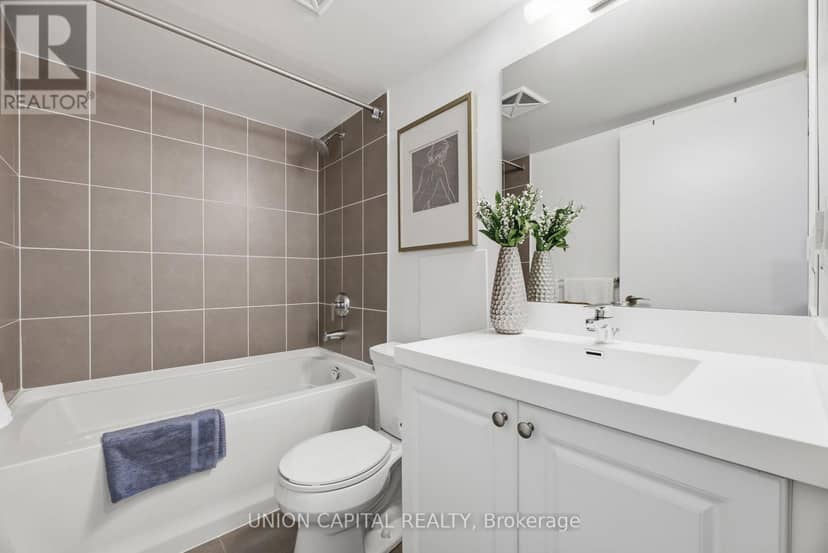 735 - 3091 Dufferin Street — photo 11 of 24