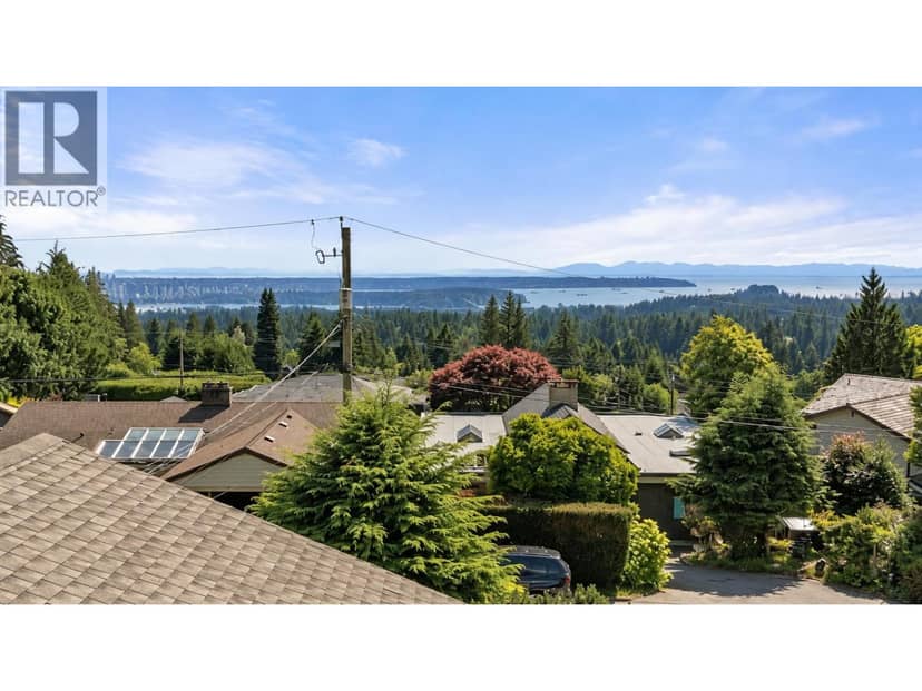 674 BLUERIDGE AVENUE, North Vancouver