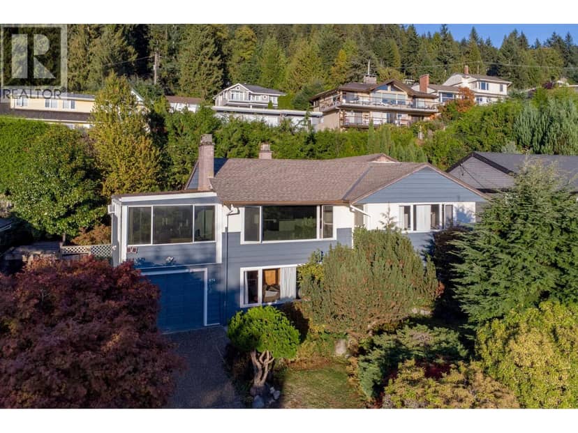 674 BLUERIDGE AVENUE, North Vancouver, photo 2