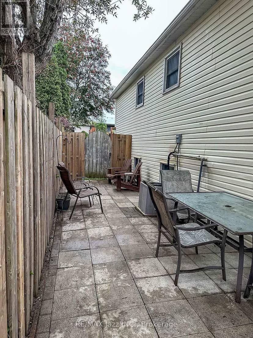 1431 Ritson Road S — photo 25 of 27