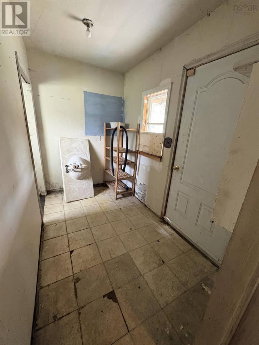 37 Rose Avenue — photo 13 of 23