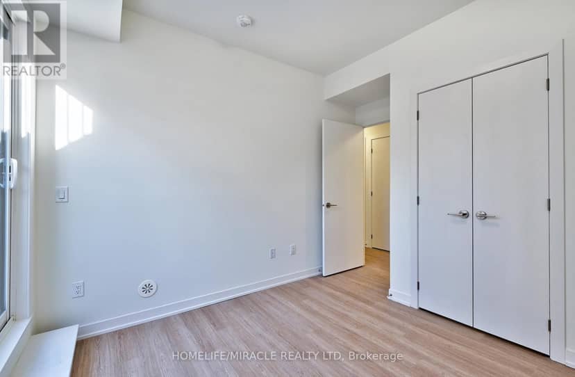 1017 - 14 David Eyer Road — photo 16 of 20