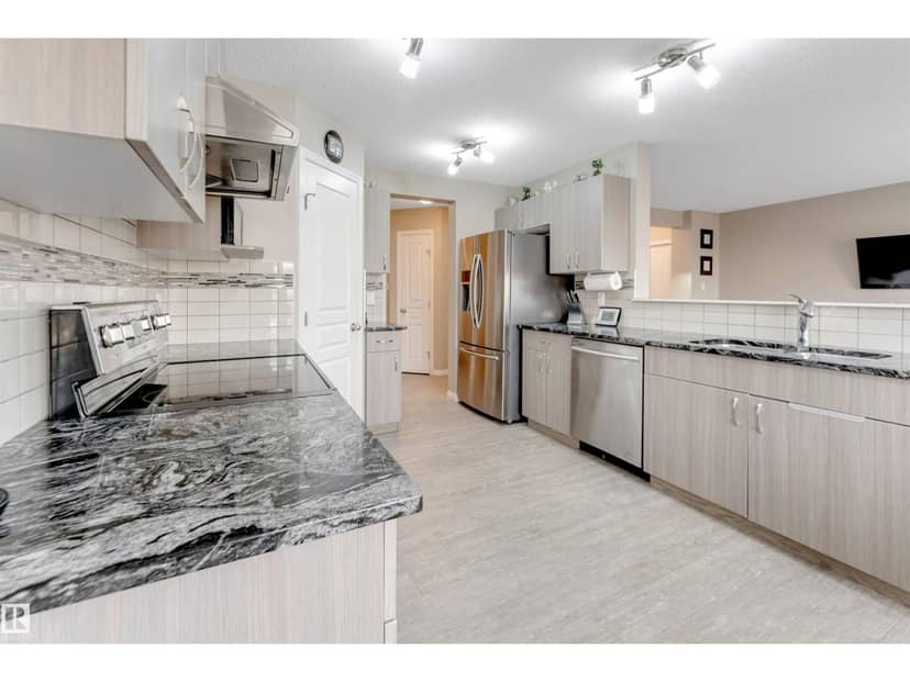 3304 13 AV NW — photo 21 of 40