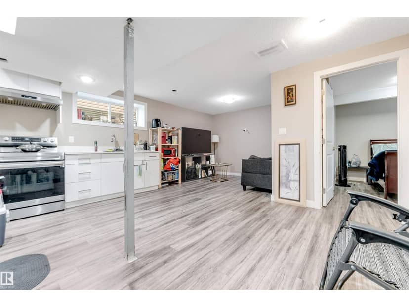 3304 13 AV NW — photo 37 of 40
