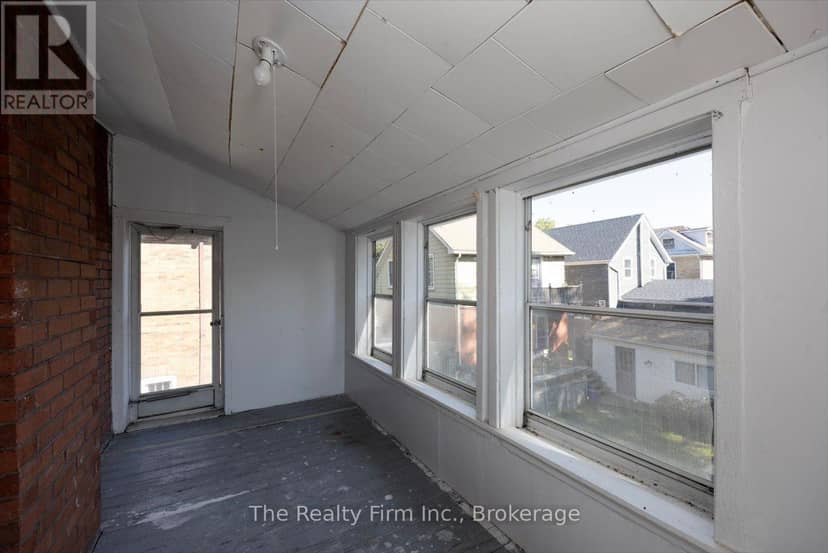 101 St Vincent Street N — photo 34 of 40