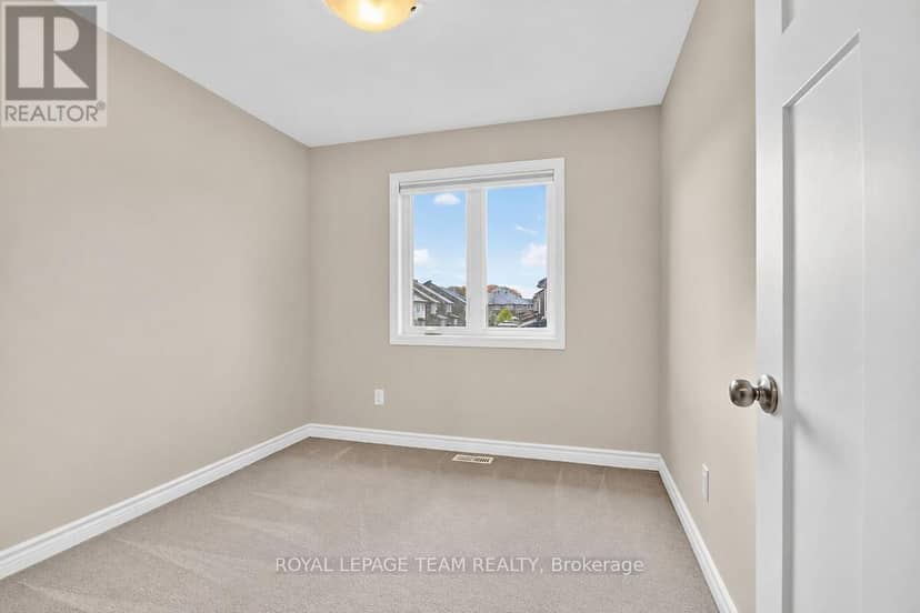 253 Fergus Crescent — photo 30 of 40