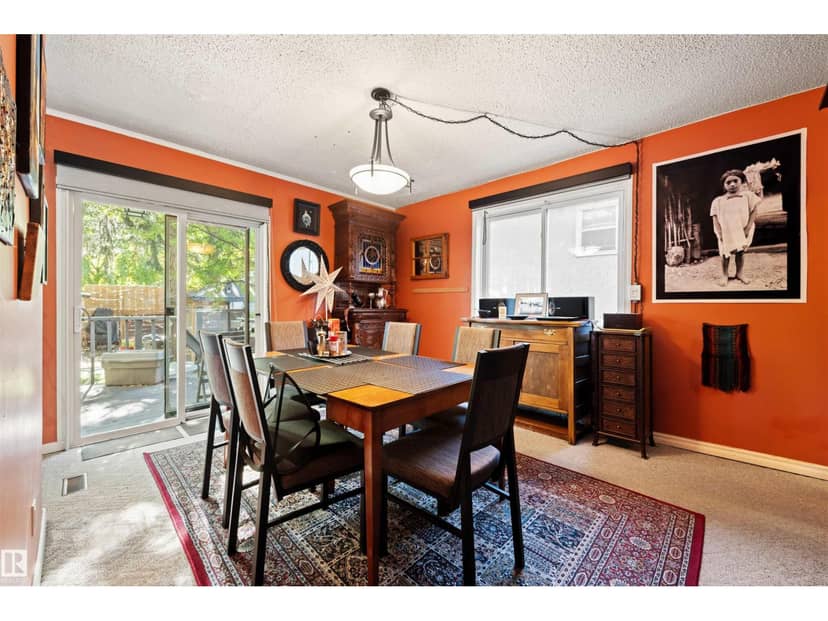 9851 85 AV NW — photo 19 of 39