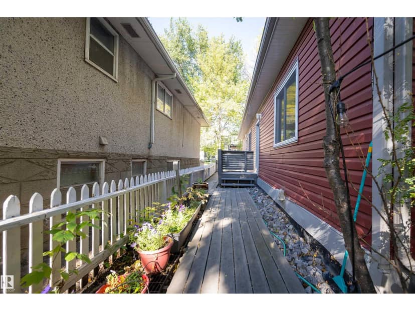 9851 85 AV NW — photo 29 of 39
