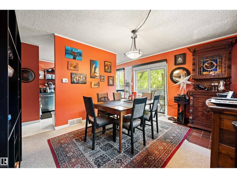 9851 85 AV NW — photo 22 of 39