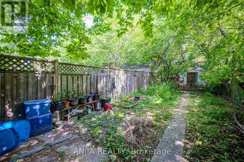1063 Dufferin Street — photo 16 of 18