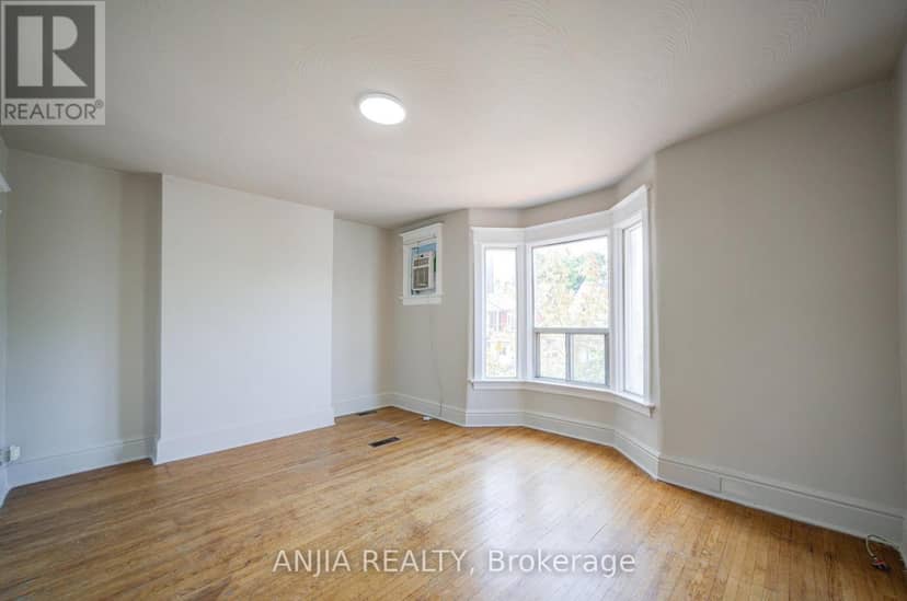 1063 Dufferin Street — photo 9 of 18