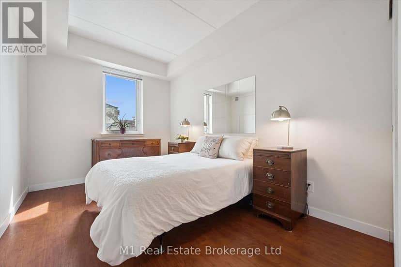 208 - 5 Gordon Street, Guelph, photo 2