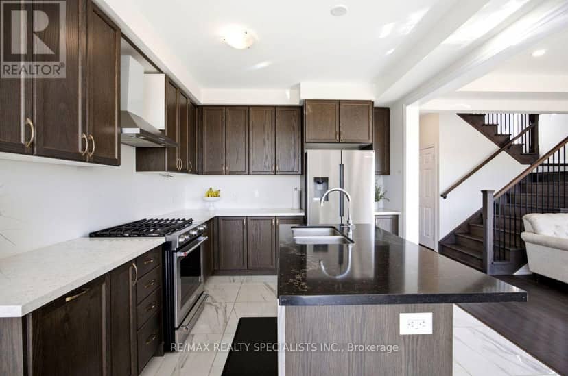 27 Salmon Crescent — photo 16 of 36