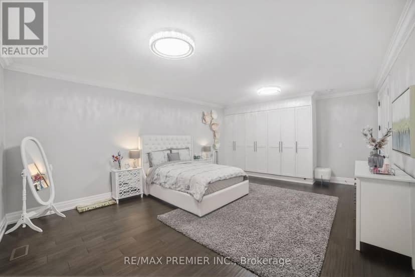 2180 King Vaughan Road S — photo 13 of 31