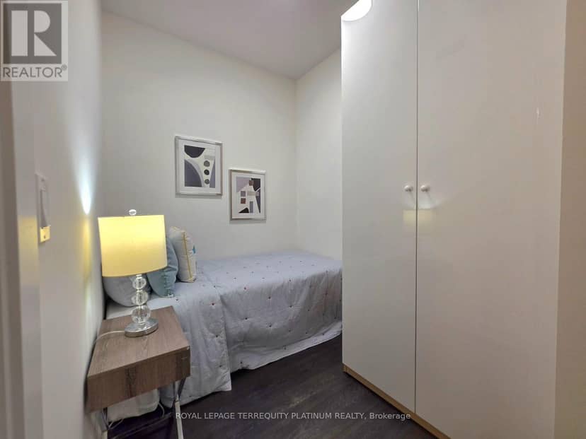 502 - 9471 Yonge Street — photo 21 of 38