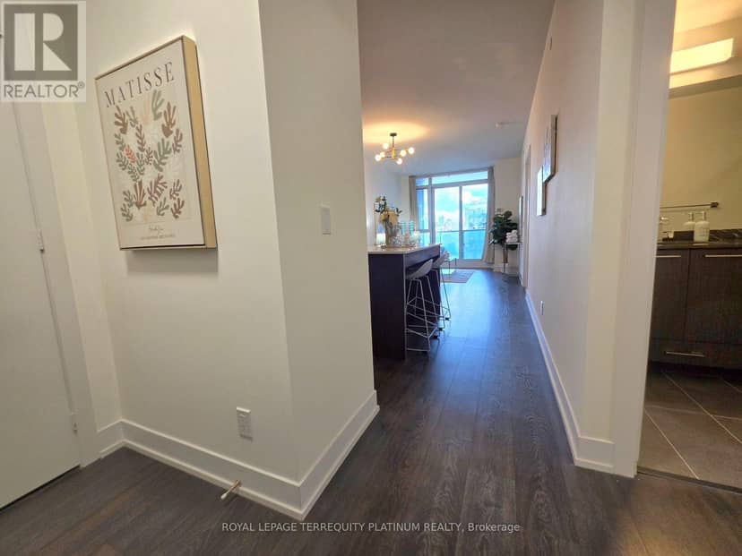 502 - 9471 Yonge Street — photo 17 of 38