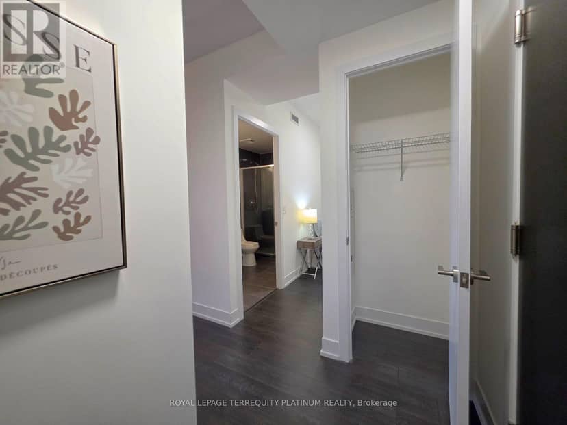 502 - 9471 Yonge Street — photo 18 of 38