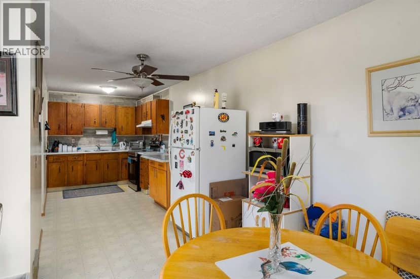 309 44 Street SE — photo 10 of 26