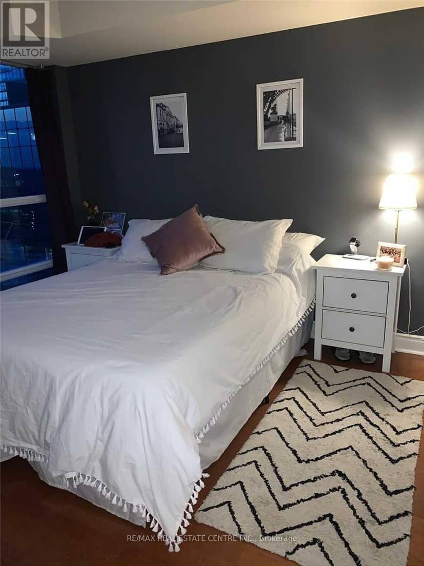 4012 - 763 Bay Street — photo 14 of 16