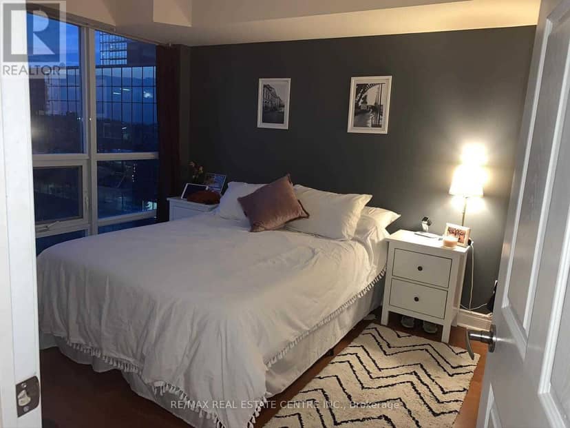 4012 - 763 Bay Street — photo 15 of 16