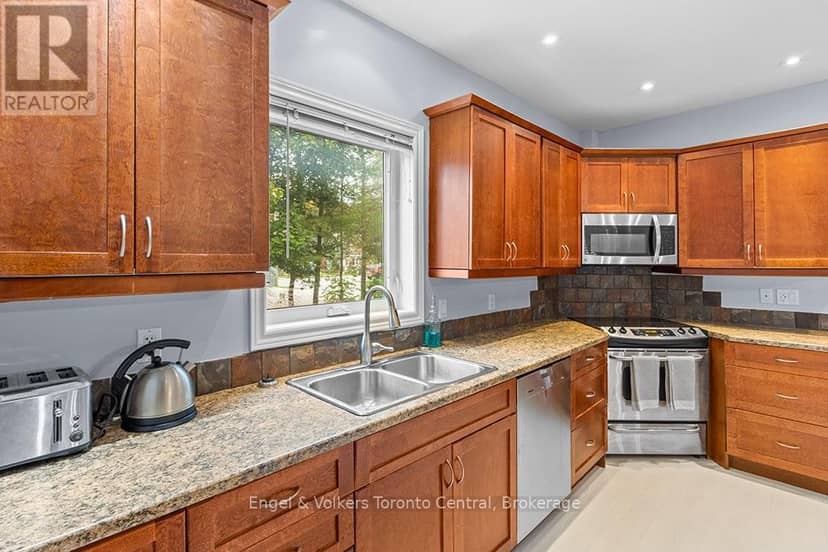 484 2nd Avenue E — photo 13 of 40