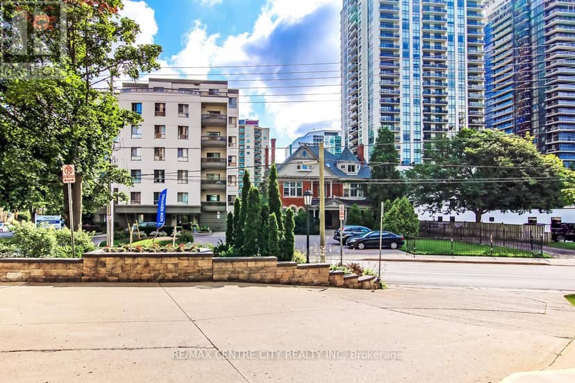 903 - 549 Ridout Street N — photo 4 of 36