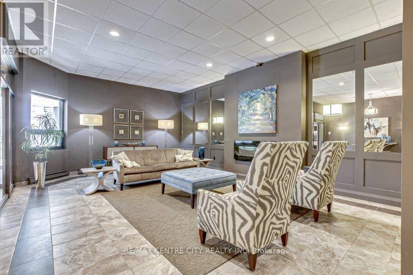 203 - 549 Ridout Street N — photo 5 of 27