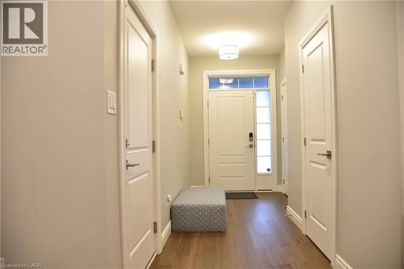 1930 JIM HEBB Way, London, photo 2
