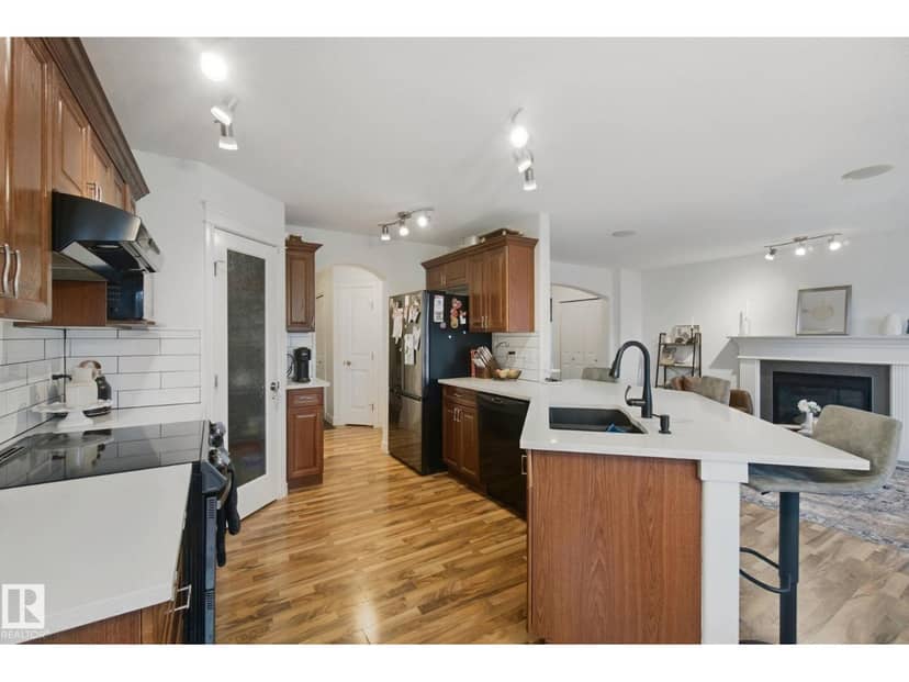 4113 158 AV NW — photo 12 of 40