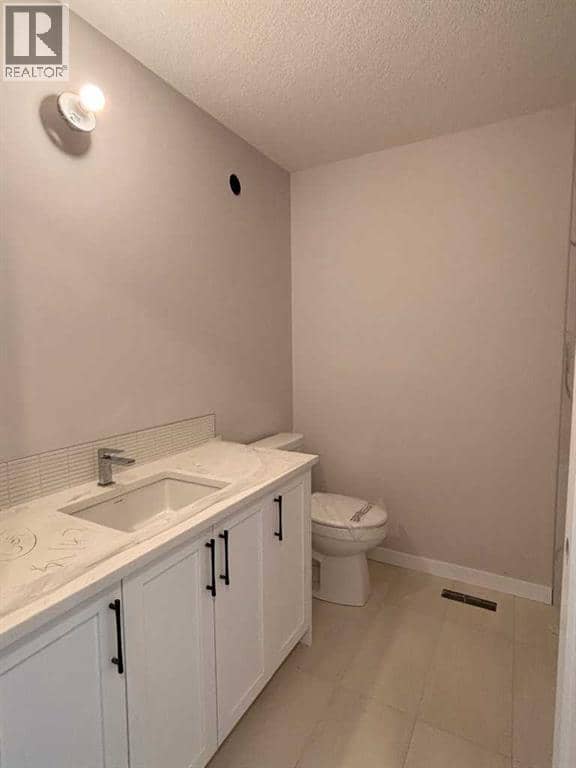 147 Vantage Crescent SW — photo 15 of 17