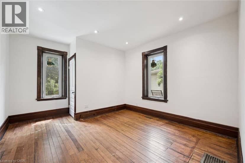 245 LOWTHER Street S — photo 13 of 40