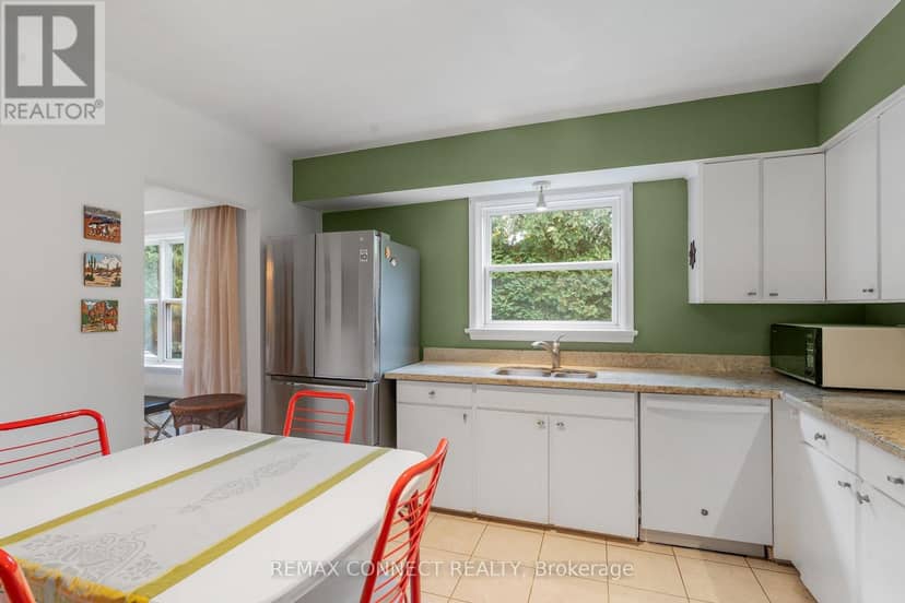 26 Averdon Crescent — photo 16 of 33