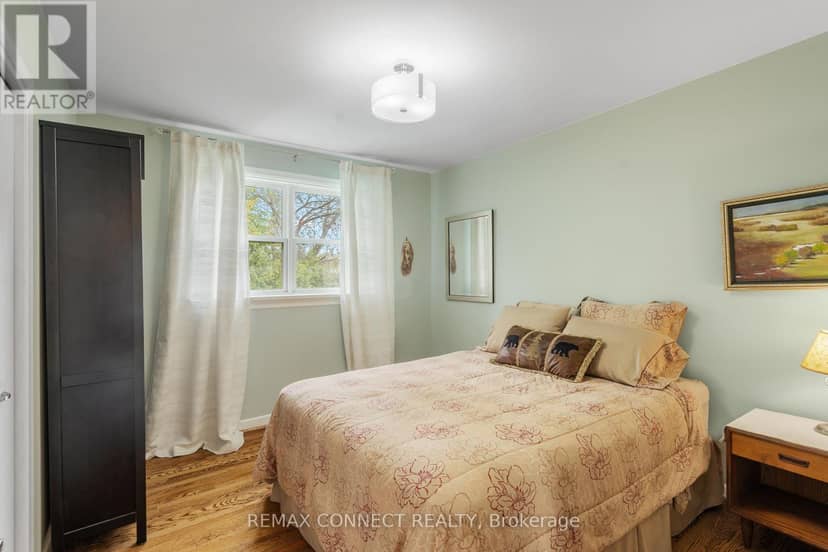 26 Averdon Crescent — photo 20 of 33