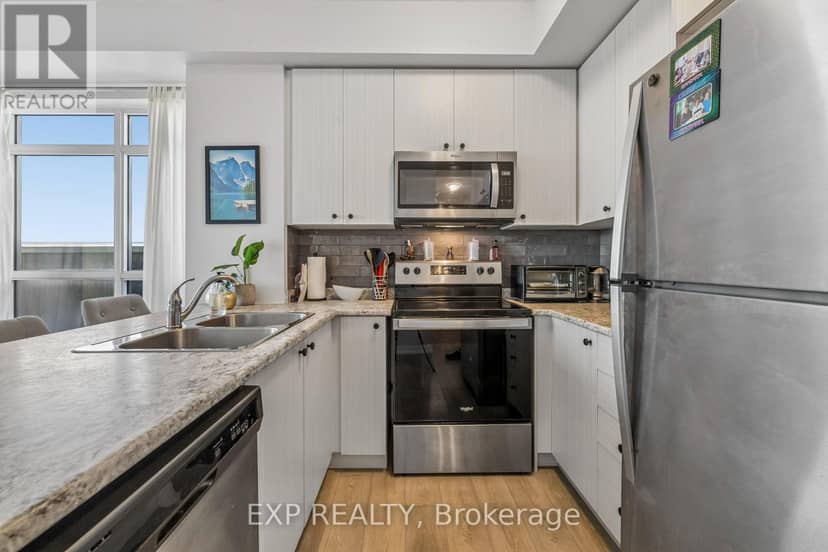 1005 - 450 Dundas Street E — photo 35 of 40