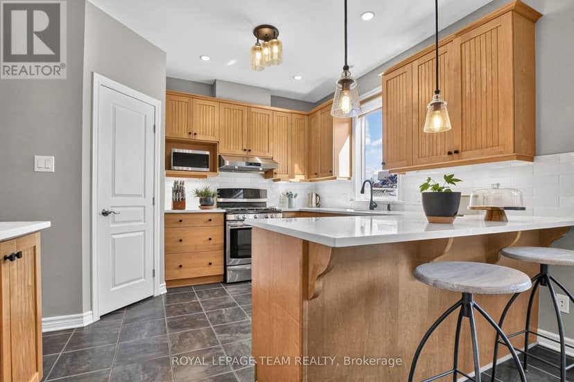 127 Coyote Crescent — photo 3 of 40