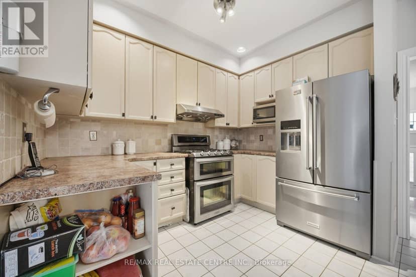 19 Amberdale Court — photo 12 of 37