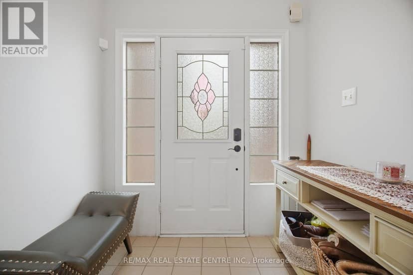 19 Amberdale Court — photo 4 of 37