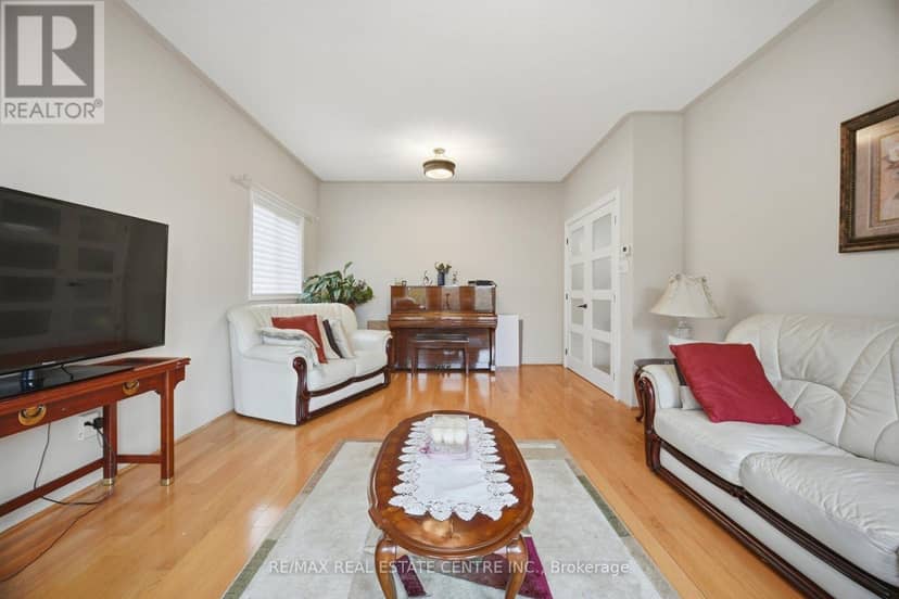 19 Amberdale Court — photo 7 of 37