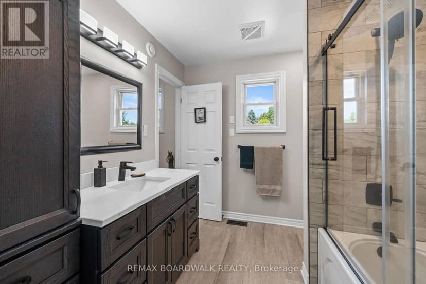 18 Berg Crescent — photo 16 of 40